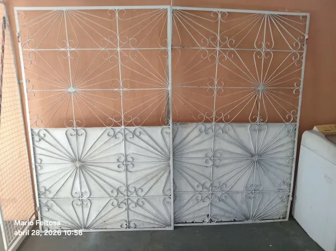 Portão de ferro com chapa galvanizada 