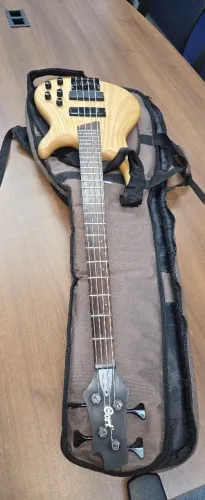 Baixo Cort Artisan B4 - 4 Cordas Ativo/passivo Bartolini (Usado)