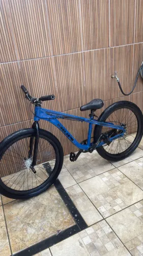 Bicicleta Hupi Naja 2018 completa (repintada na cor azul)