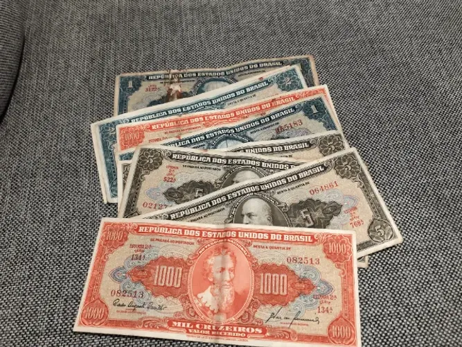 Coleção de cédulas antigas de Cruzeiros
