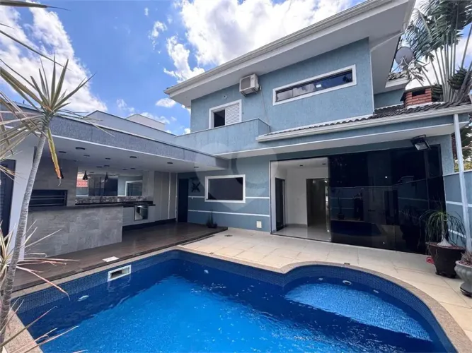 Casa à venda com 3 quartos, sendo 3 suítes, no condomínio Residencial Villa Dos Inglezes,