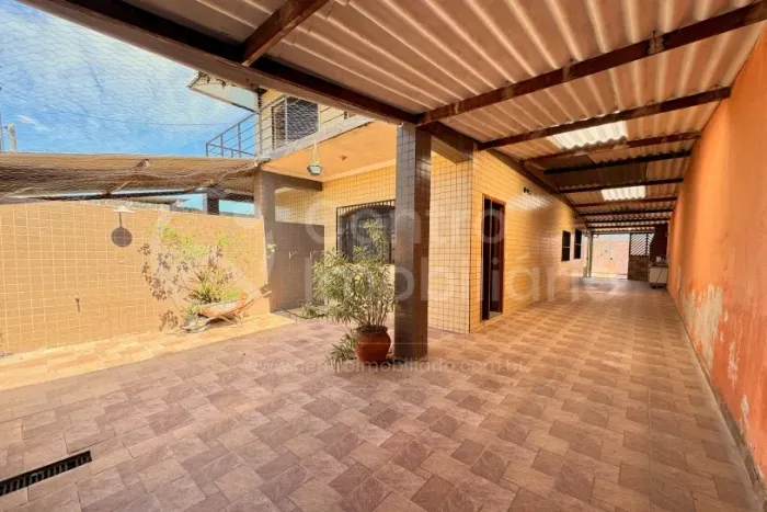 CASA à venda com 2 quartos em Peruíbe, no bairro Jd Caraminguava