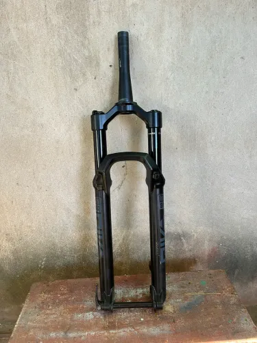 Suspensão rock shox pike 29"