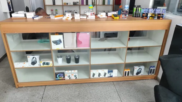 Vendo balcão e prateleira expositor para loja