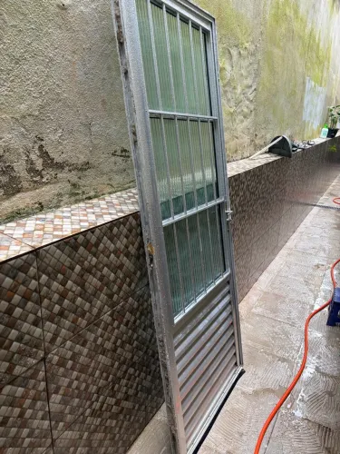 Porta alumínio brilhante 210 x 80