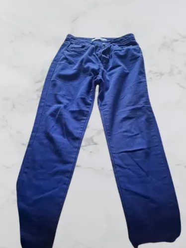 Calça sarja azul corte reto