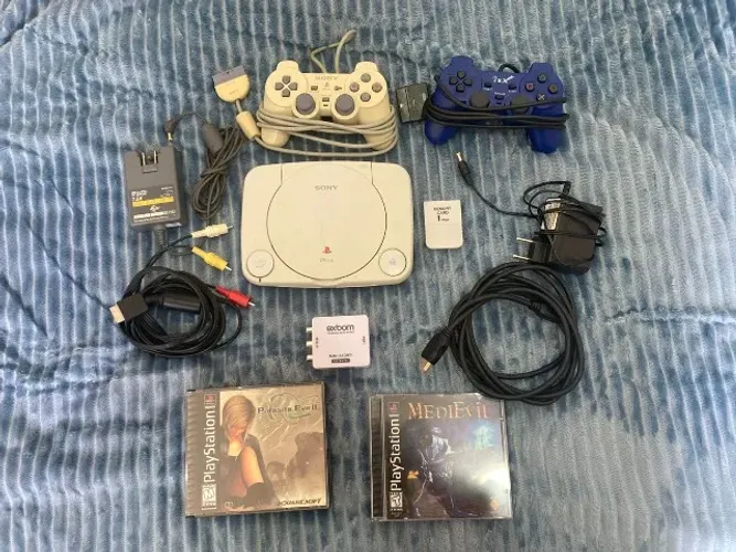 Play Station One (PS1) Slim Desbloqueado em bom estado de conservação