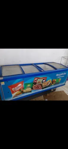 Freezer expositor horizontal da marca Refrimate