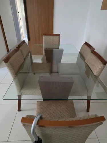 Mesa de jantar com 06 cadeiras  1,80 x 1,00