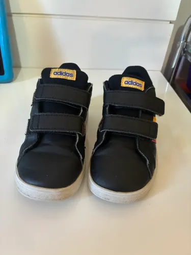 Tênis adidas infantil
