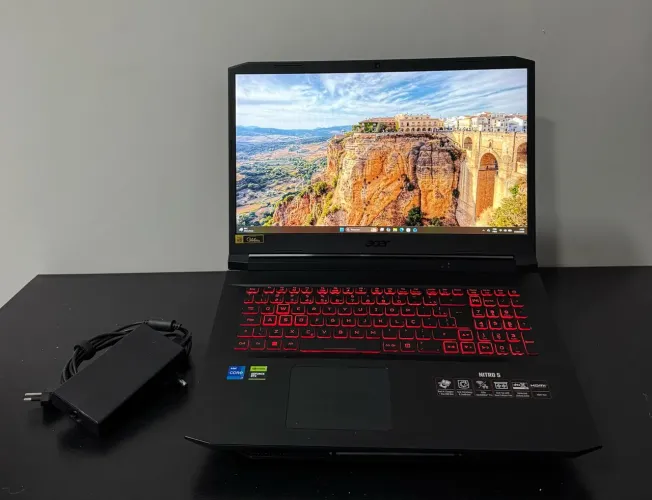 Acer nitro 5 - 17.3 pol. - RTX 3050 - i7-11600H - 16GB RAM - 512 de SSD