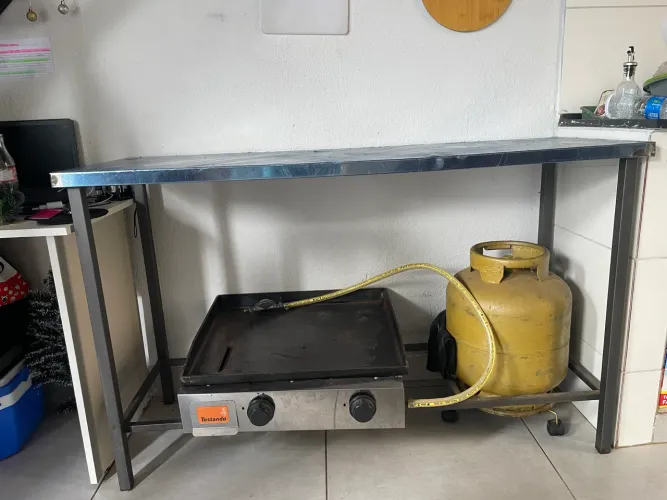 Vende-se mesa carboinox 140x50