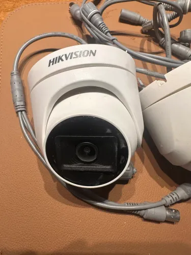 4 Cameras hikvision coloridas modelo DS-2CE76DOT - IPTF 2.8MM