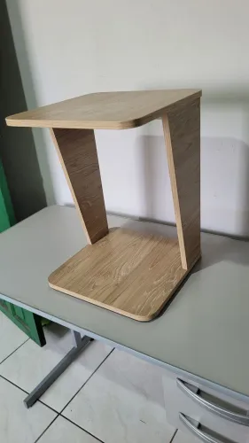 Mesa de utilidade/criado mudo 