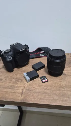 Kit Câmera Canon EOS Rebel T7 (Apenas 9k cliques) + Lente + Acessórios