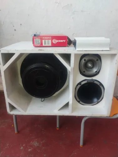 Som automotivo com força de 800x4 R$1,000