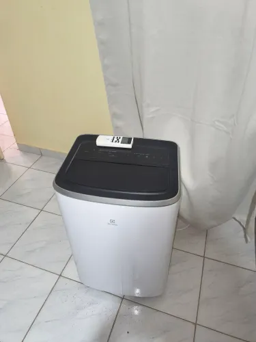 Ar-Condicionado Portátil Electrolux 12.000 BTUs (SP12F) - Praticamente Novo!