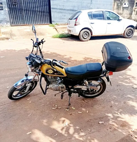 Suzuki intender 125.
