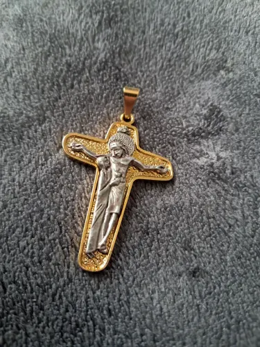 Pingente Crucifixo de Aço inoxidável - banhado a ouro 18k