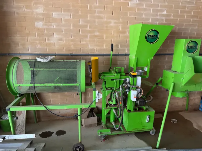 Máquina de produzir tijolos