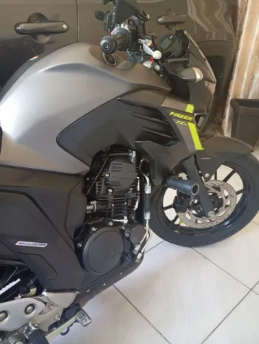 Moto muito bem conservada.