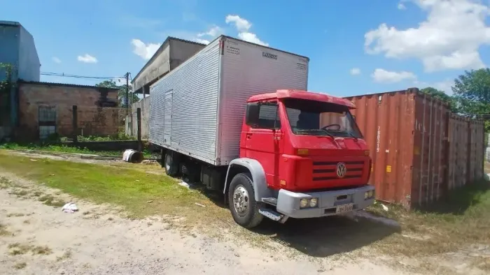 Vende-se Caminhão Baú VW 13.180 Ano 2002