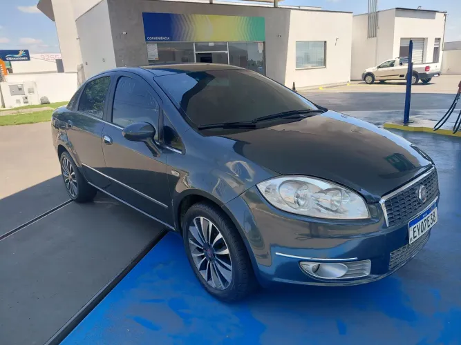 Fiat Linea Essence 1.8 Flex 16V 4P 2012
