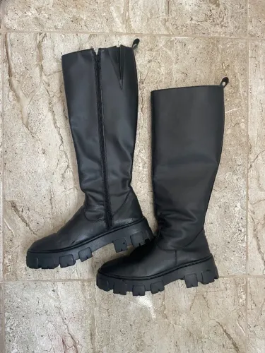 Bota DUBUY praticamente nova 