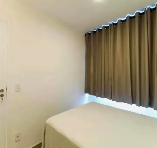 Apartamento dois quartos / Locação anual / com mobília 