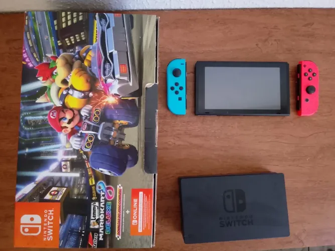 Nintendo Switch V2 edição Mario Kart na Caixa