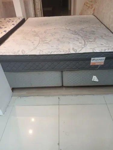 Linda cama box Queem size de casal ( $$ 850 ) *