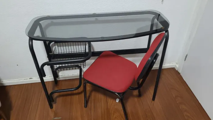 Mesa de escritório + cadeira