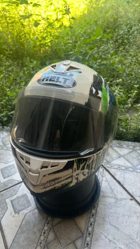 Capacete usado para moto