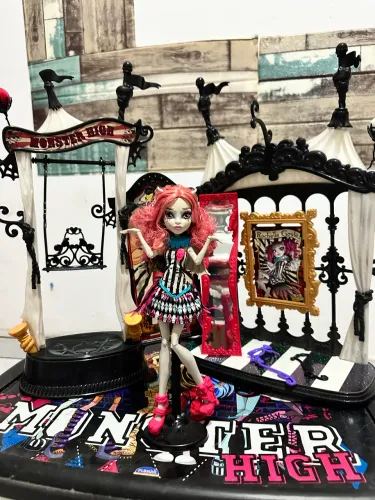 boneca monster high rochelle goyle freak du chic circo