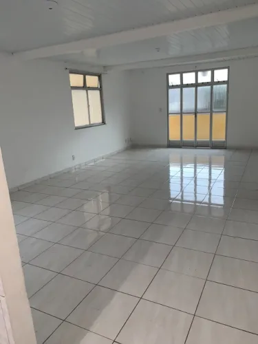 ALUGA-SE CASA EM PARIPE
