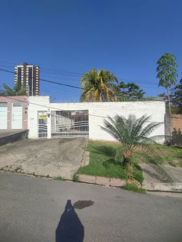 VENDE-SE CASA FOLHA 32 BEM LOCALIZADA 
