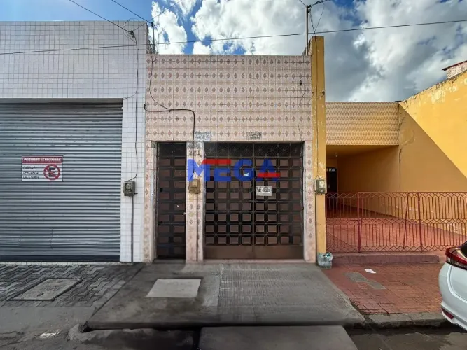 Venda de Casas / Padrão na cidade de Juazeiro do Norte