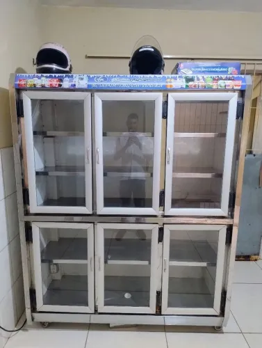 Expositor de bebidas funcionando bem