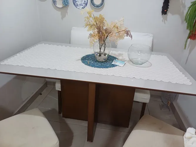 Mesa com 6 cadeiras