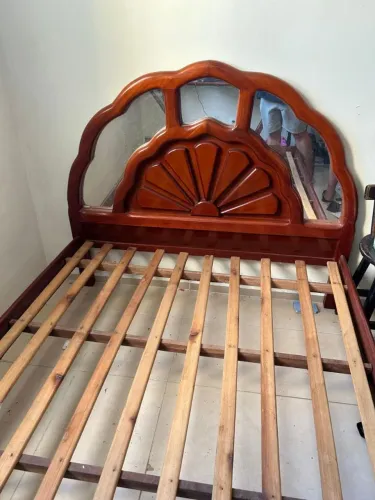 Cama de madeira