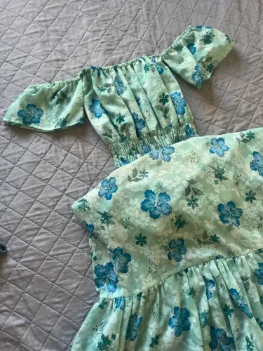 Vestido florido verde água longo