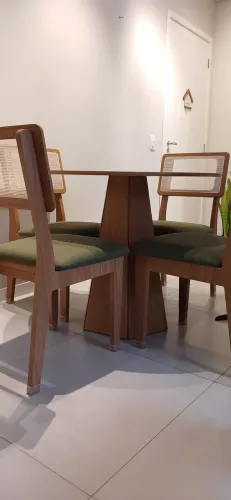 Conjunto mesa com 4 cadeiras Freijó Palhinha MDF Seminova