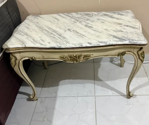 Mesa Luiz XV com mármore. Antiguidade