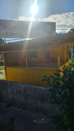 Loja conteiner, muito prática e espaçosa, com gavetas armários e balcão(Frezer não incluso