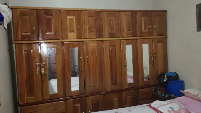 GUARDA ROUPA DE CASAL 8 PORTAS EM MADEIRA DE LEI ANGELIM PEDRA.