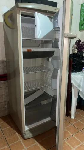 Vende- se geladeira 