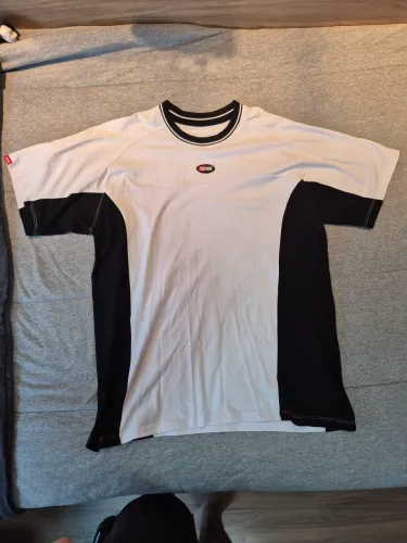 Camisa thugnine preta e branca G
