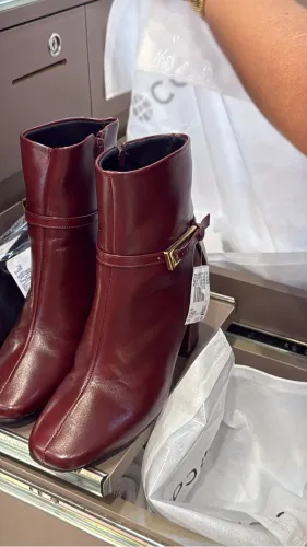 Bota da Constance com único uso