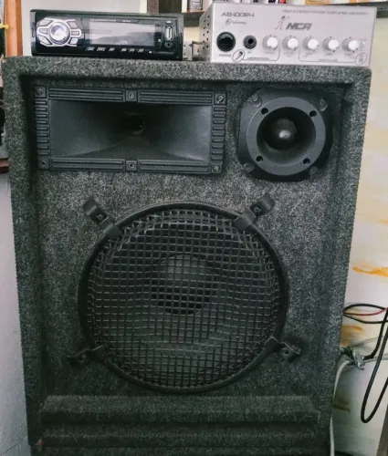 Som com duas caixas para casa aceito troca e ofertas que n sejam absurdas, som excelente.