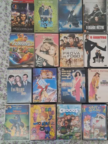 Lote de DVDs usado.